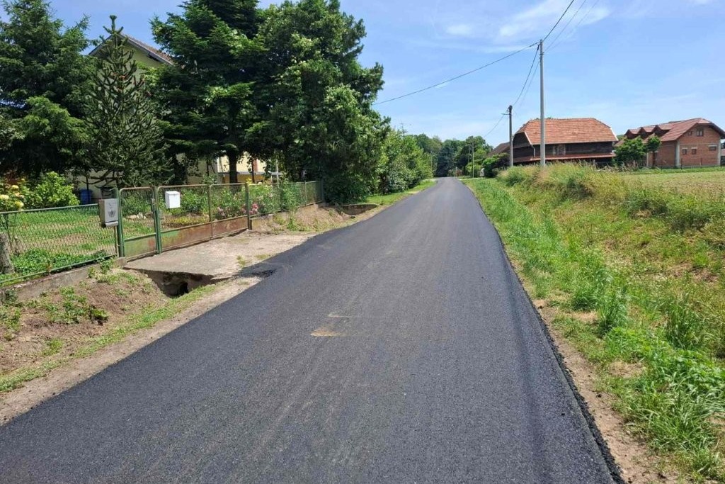 Selska ulica u Obedišću