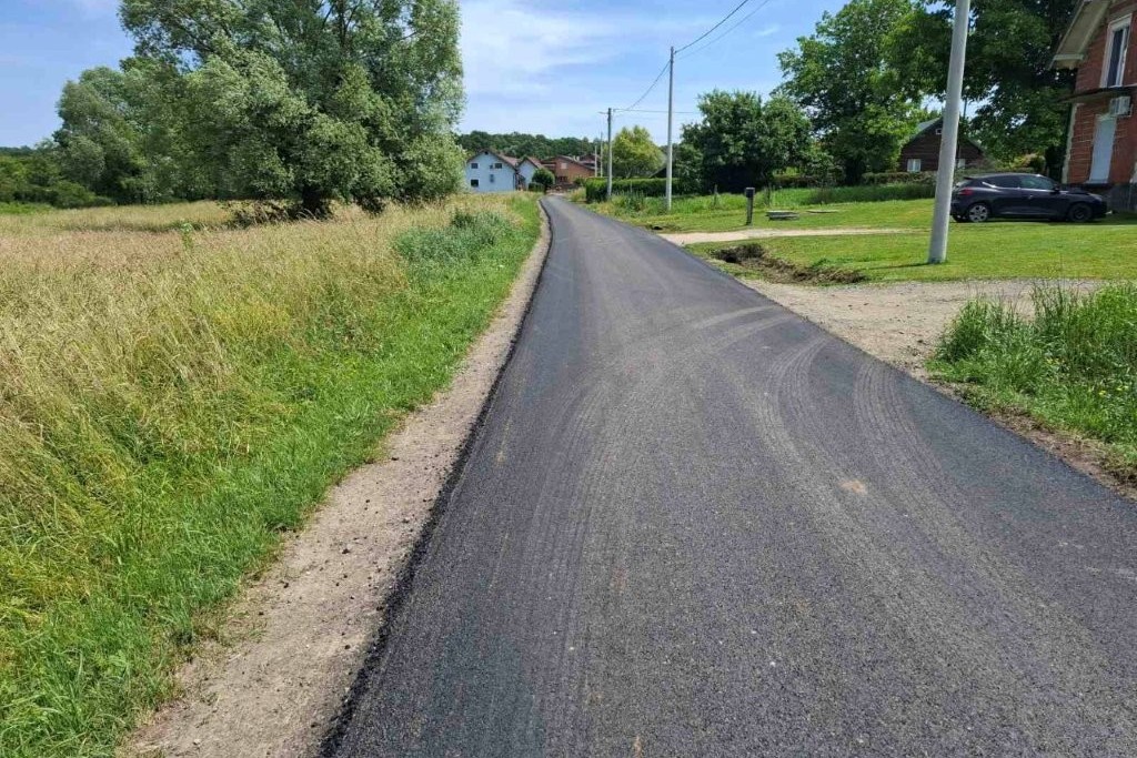 Selska ulica u Obedišću