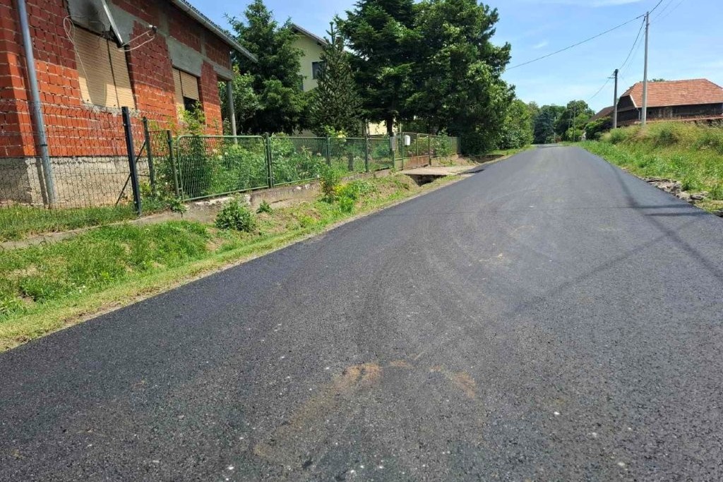 Selska ulica u Obedišću