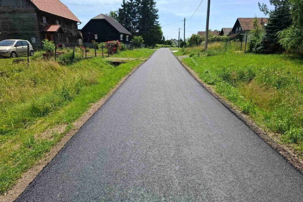 Selska ulica u Obedišću