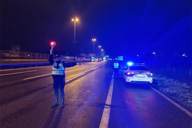 Policajac u noći