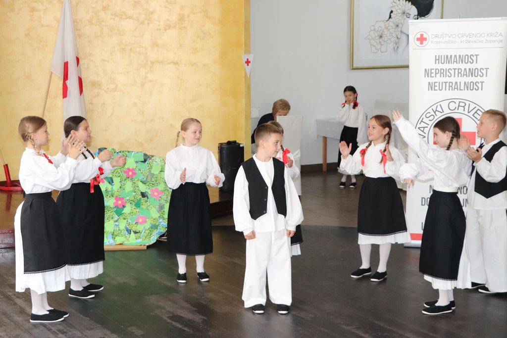 Mali folkloraši