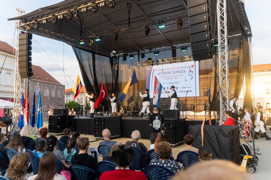 Međunarodni festival folklora 'Iz bakine škrinje' na koprivničkom Zrinskom trgu