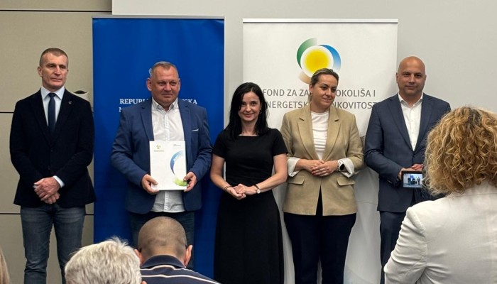 Načelnik Općine Kloštar Podravski Siniša Pavlović na potpisivanju ugovora s Fondom za zaštitu okoliša i energetsku učinkovitost