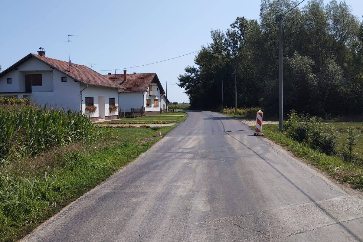 Cesta između Đelekovca i Imbriovca