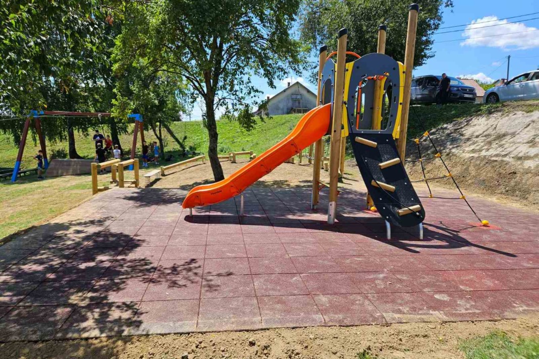 Dječje igralište u Križu