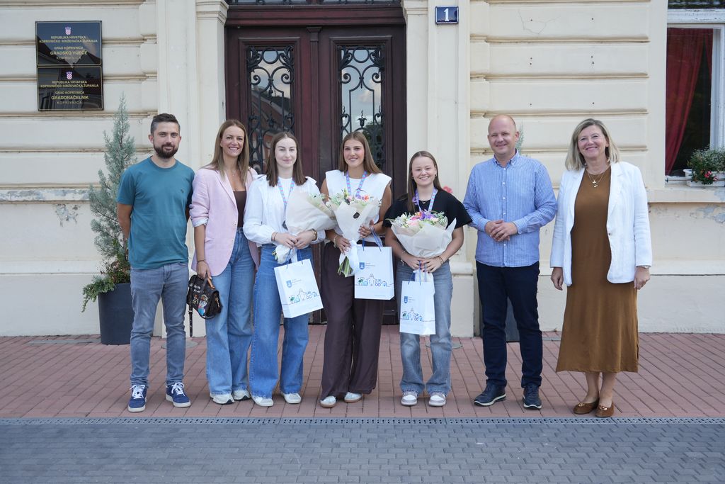 Jakšić i rukometašice