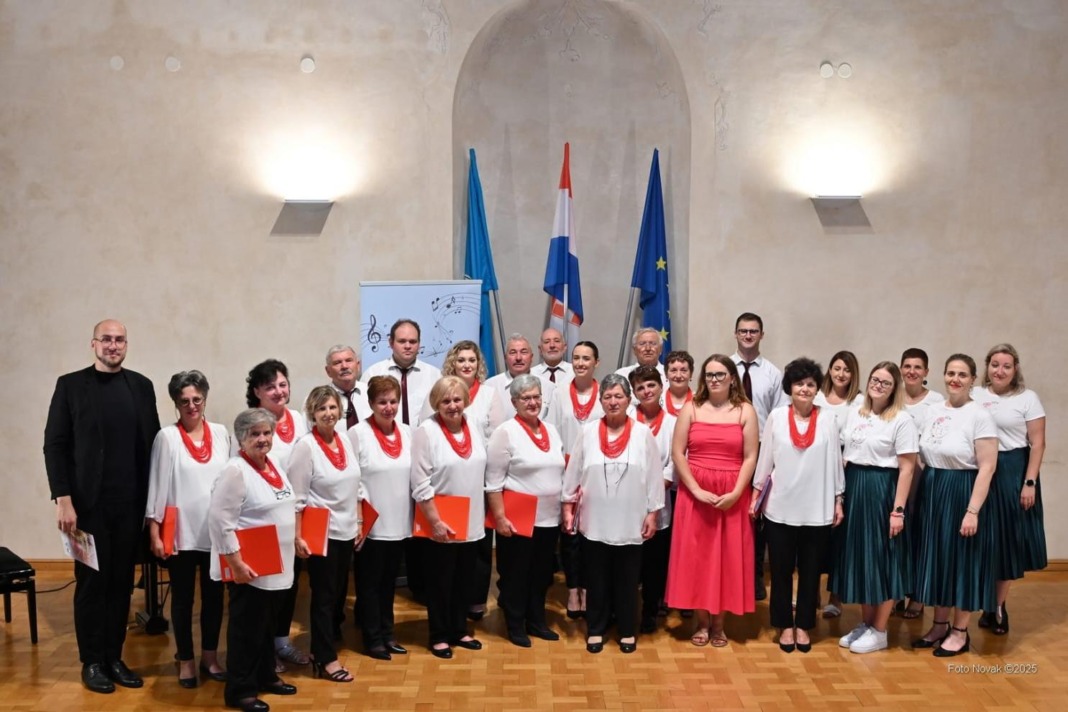 Mješoviti pjevački zbor Podravina i njihovi gosti na koncertu u Ludbregu