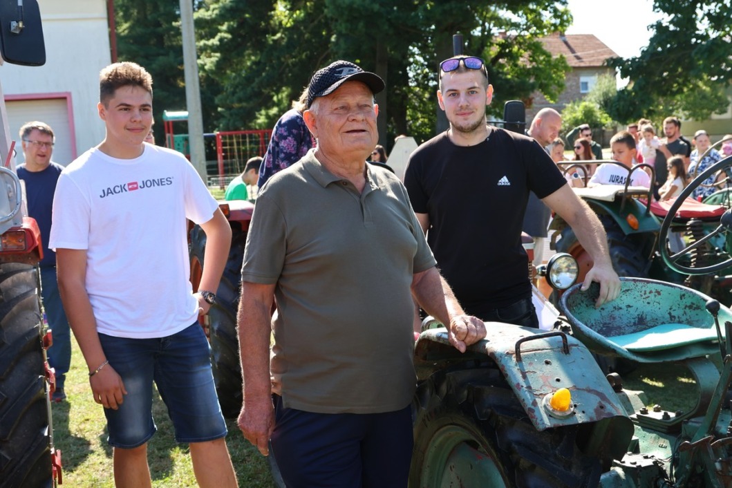 Oldtimer traktori Bregi