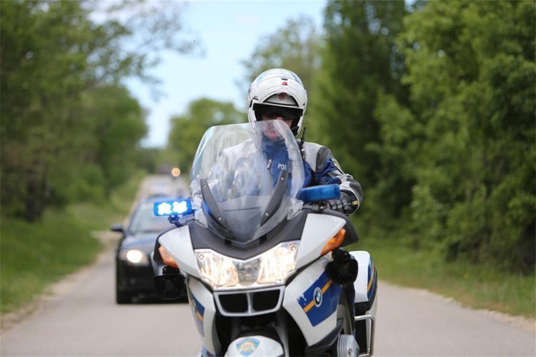 Policajac na motociklu