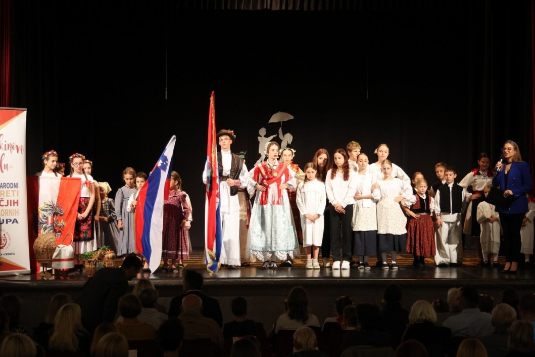 Mladi folkloraši