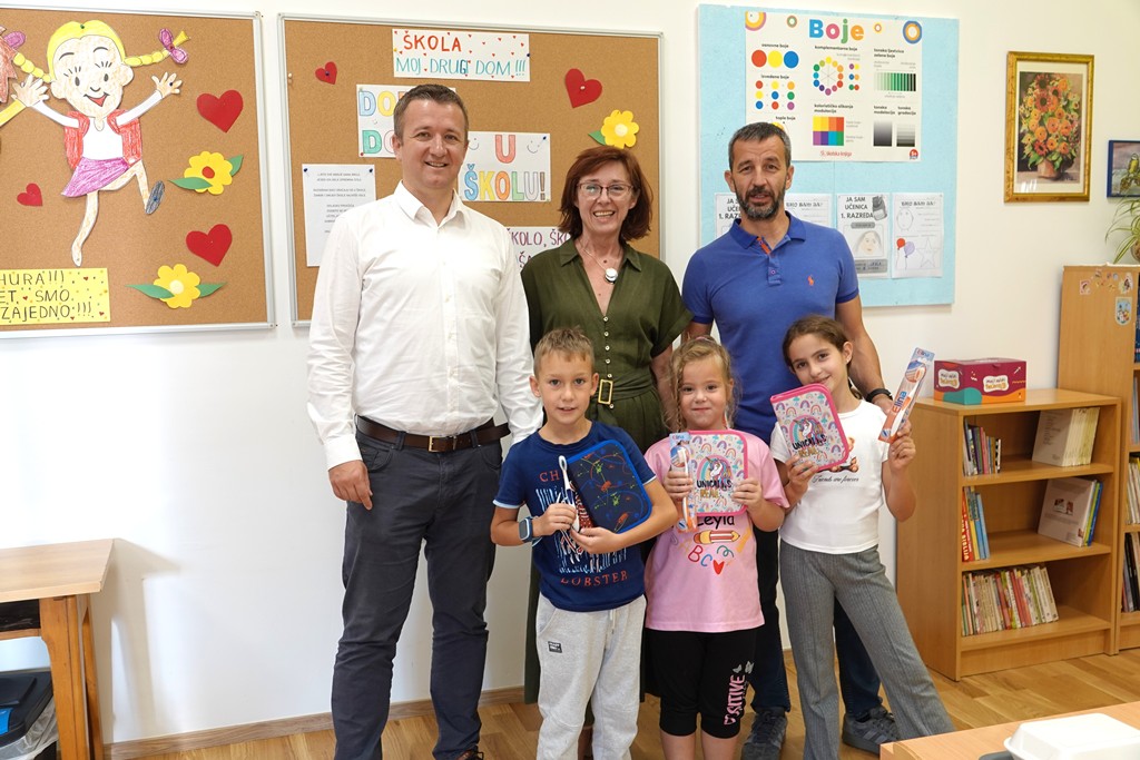 Gradonačelnik i ravnatelj posjetili osnovnoškolce