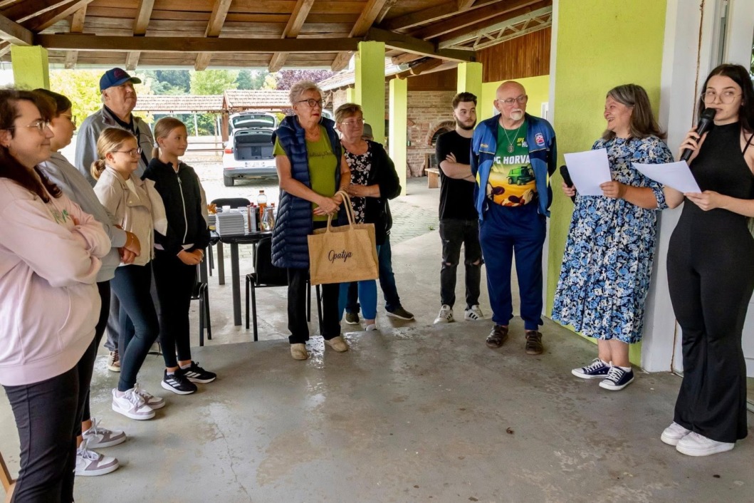 Sudionici likovne kolonije u Kozarevcu