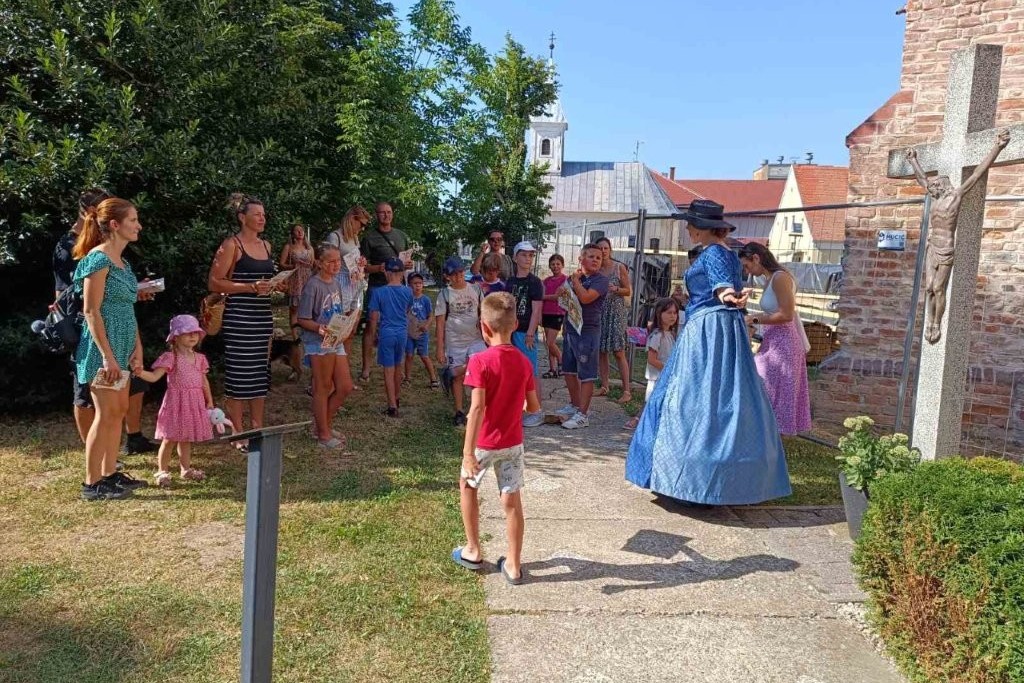 Kostimirani obilazak u Križu