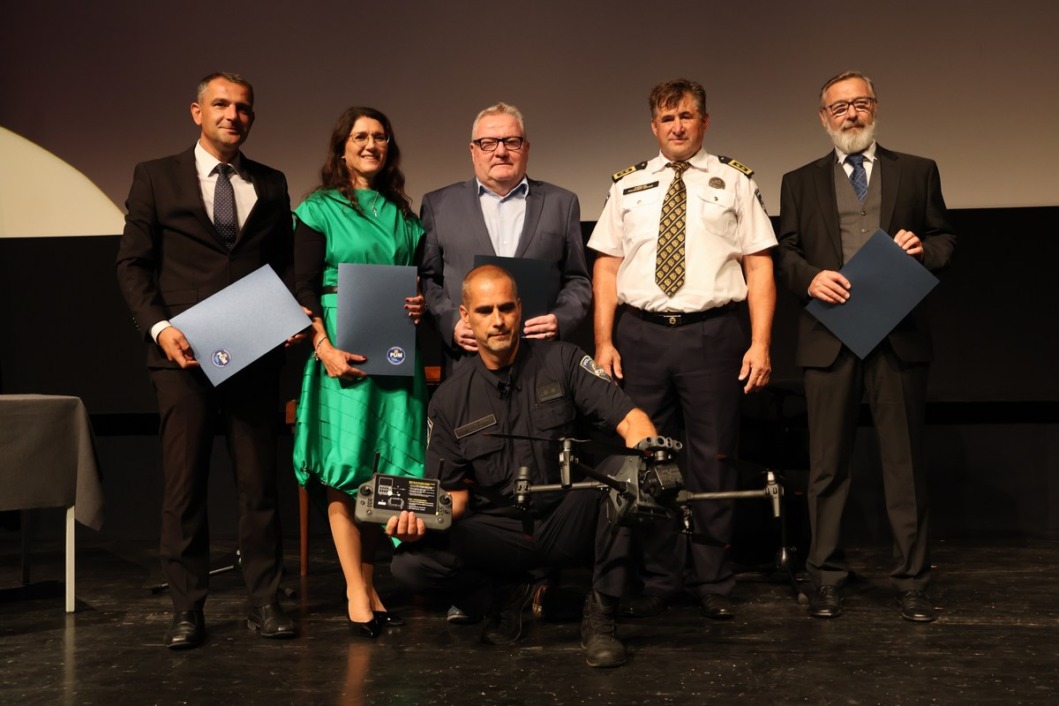 Policijski dron