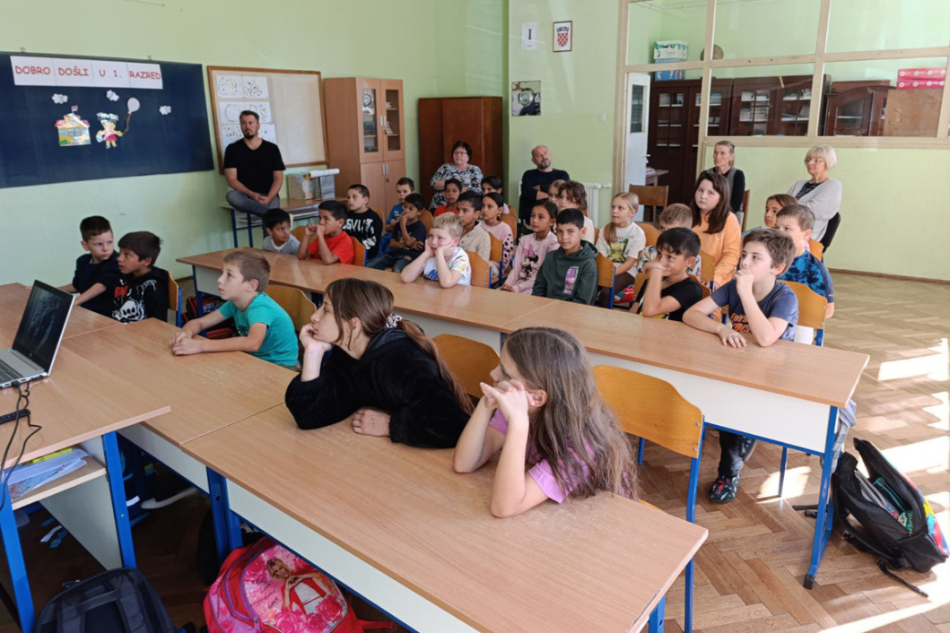 Jasen Boko posjetio osnovnoškolce u Kuzmincu