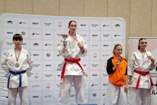 Karla Mezga na pobjedničkom postolju