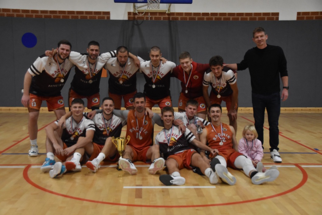Košarkaši križevačkog Radnika slave trofej u Kupu