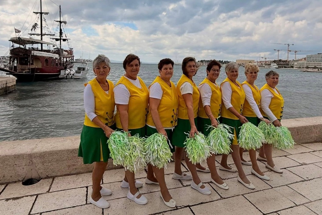 Dubravske mažoretkinje 60+ na splitskoj Rivi