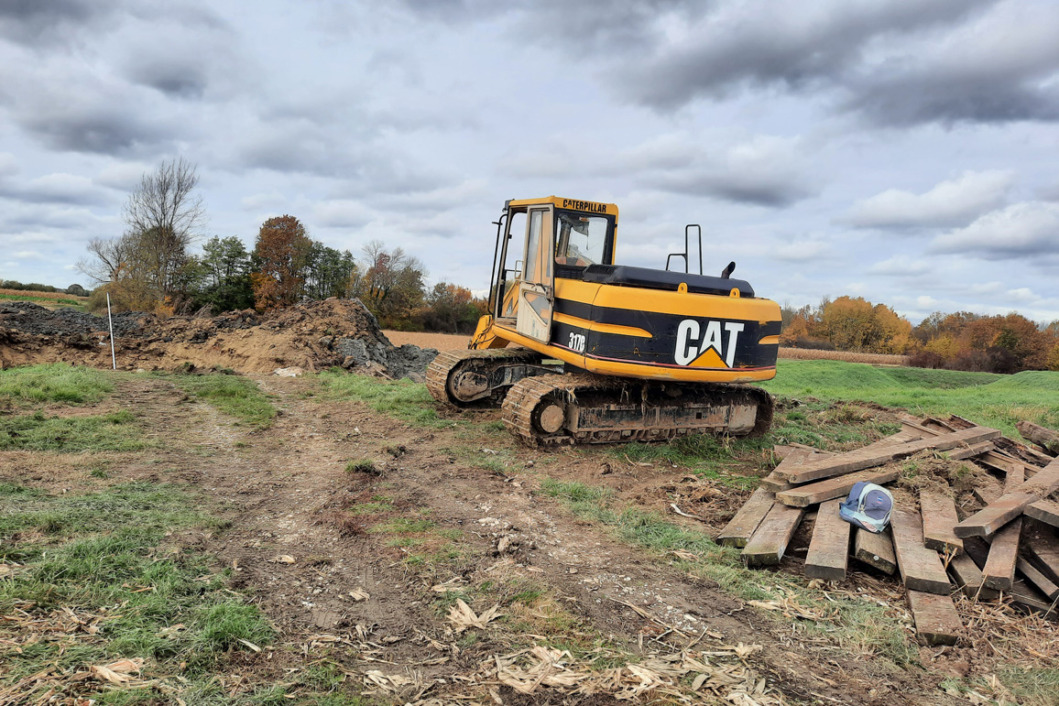 Izgradnja mosta na kanalu u Kuzmincu