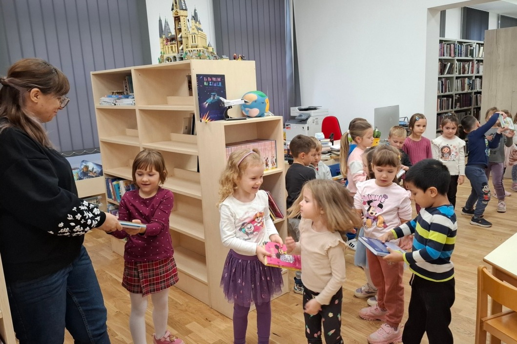 Vrtićarci u virovskoj knjižnici
