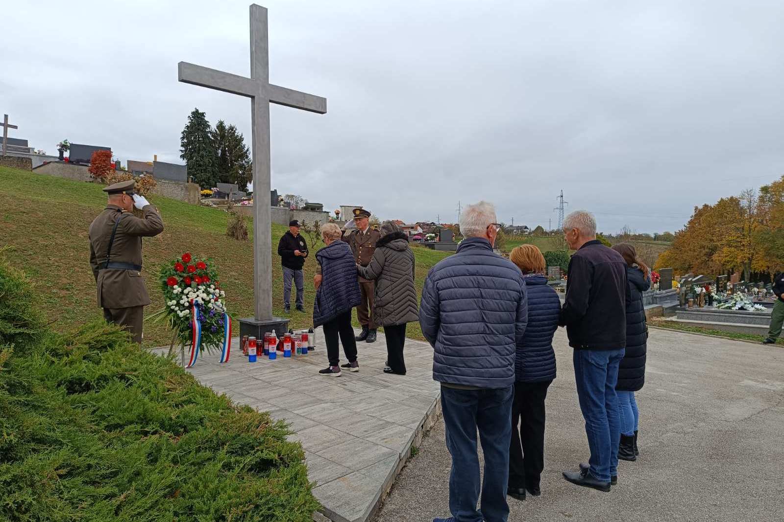 Polaganje vijenaca u Križu