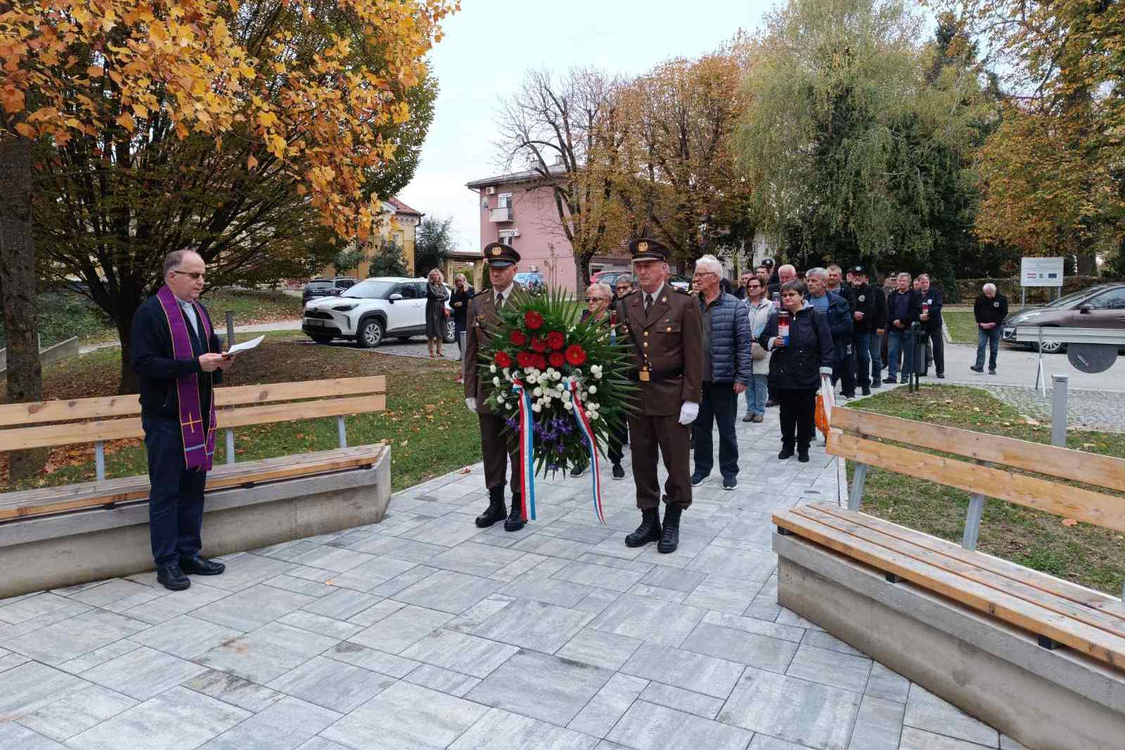 Polaganje vijenaca u Križu