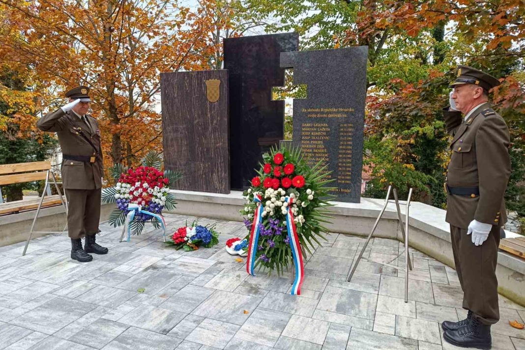 Polaganje vijenaca u Križu