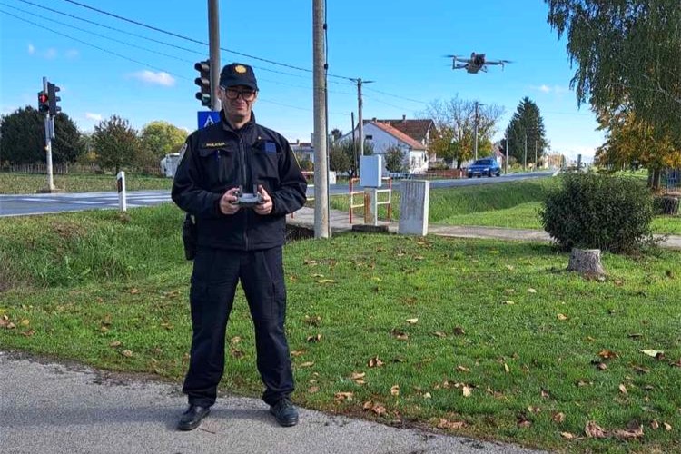 Policijski dron
