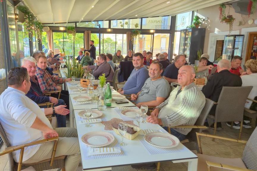 Članovi udruge vinogradara i vinara Đurđevac