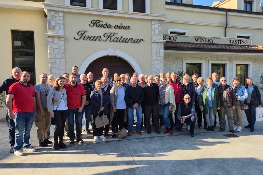 Članovi udruge vinogradara i vinara Đurđevac