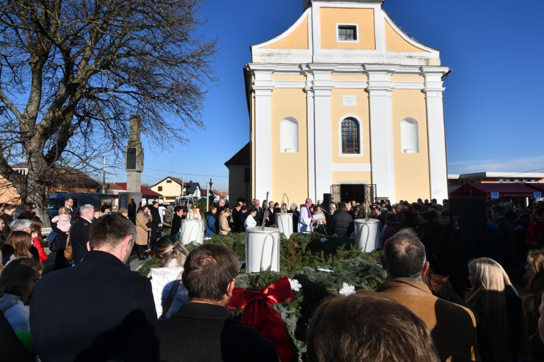 Paljenje prve adventske svijeće u Novigradu Podravskom