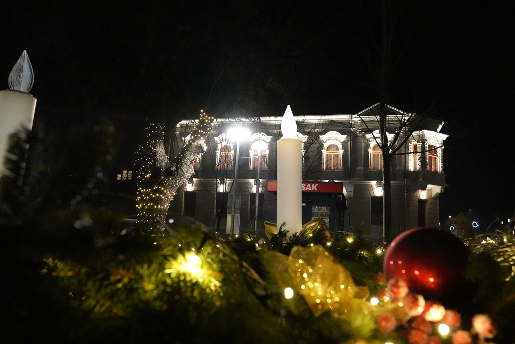 Adventski vijenac ispred crkve svetog Jurja