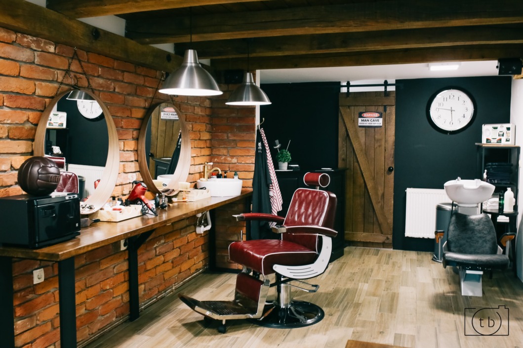 Unutrašnjost brijačnice i barbershopa Glavom i bradom u Koprivnici