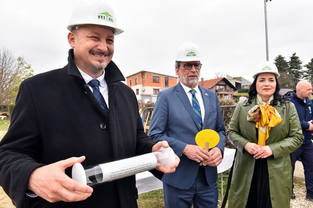 Polaganje kamen temeljca