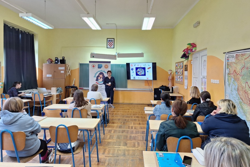 Roditelji upoznati s aktualnim opasnim izazovima na društvenim mrežama čije sudjelovanje rezultira dugotrajnim posljedicama, fizičkim i psihičkim