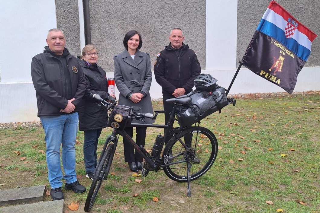 Ivica Nerer (skroz desno) prije polaska za Vukovar