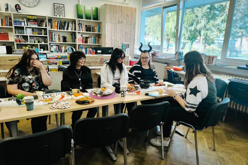 Članice Književnog kluba koprivničke Srednje škole