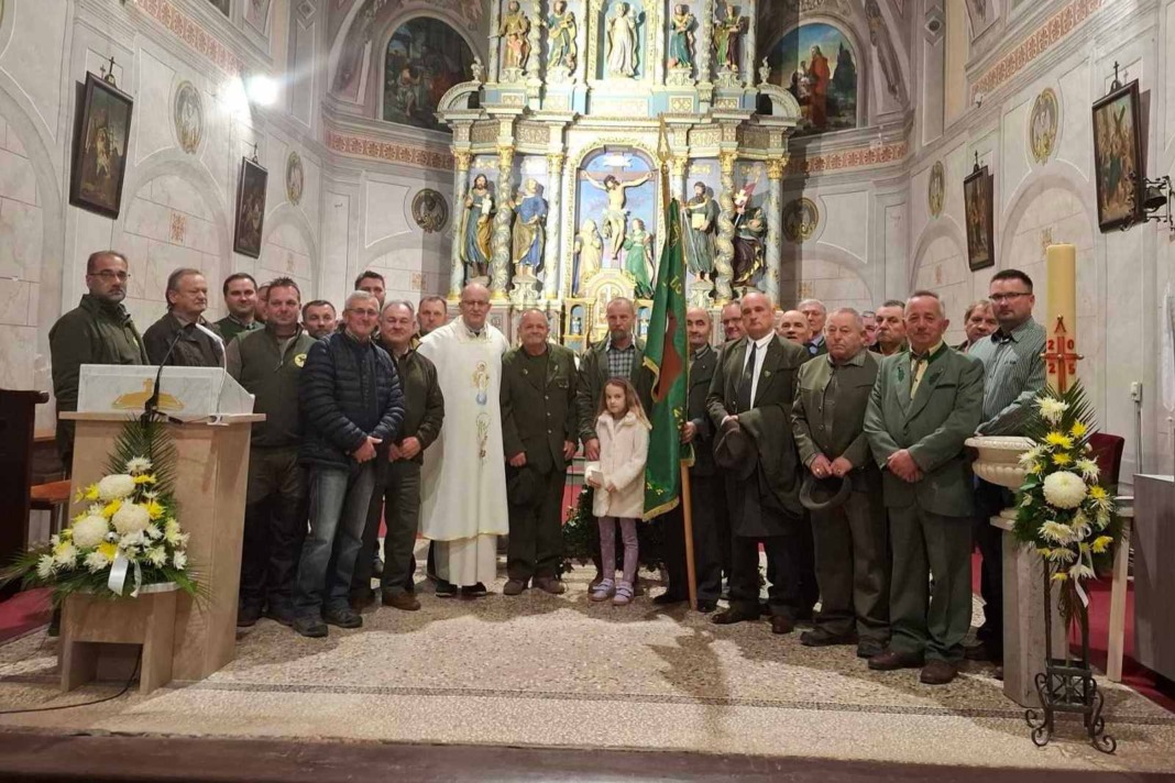 Članovi Lovačkog društva Vidra