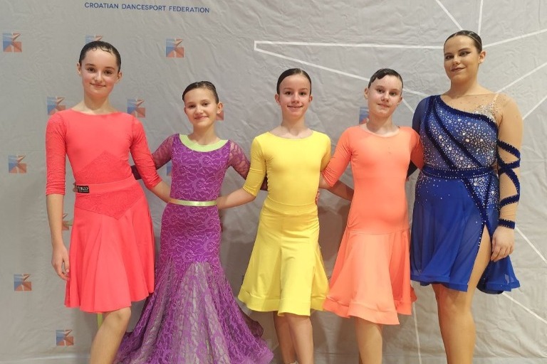 Plesačice đurđevačkog Ritma