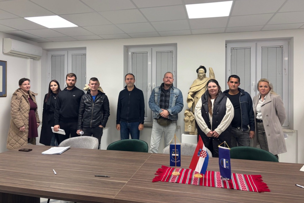 Mlade obitelji - potpisivanje ugovora