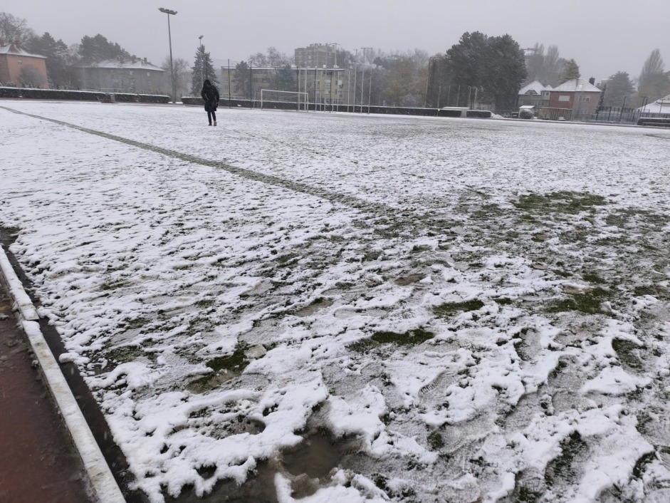 Travnjak na varaždinskoj Slobodi prekriven snježnim pokrivačem