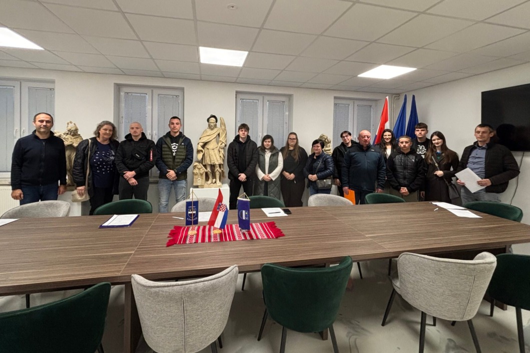 Učenici, studenti i načelnik