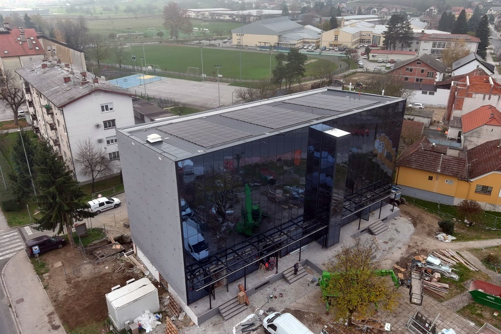 Upravna zgrada u Novim Marofu