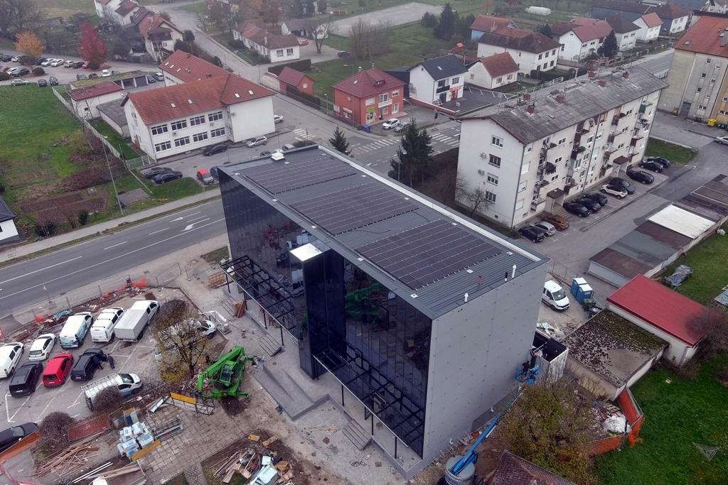 Upravna zgrada u Novim Marofu