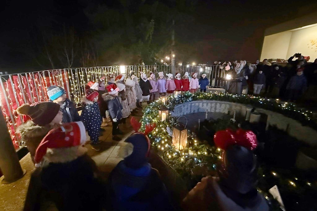 Paljenje adventske svijeće