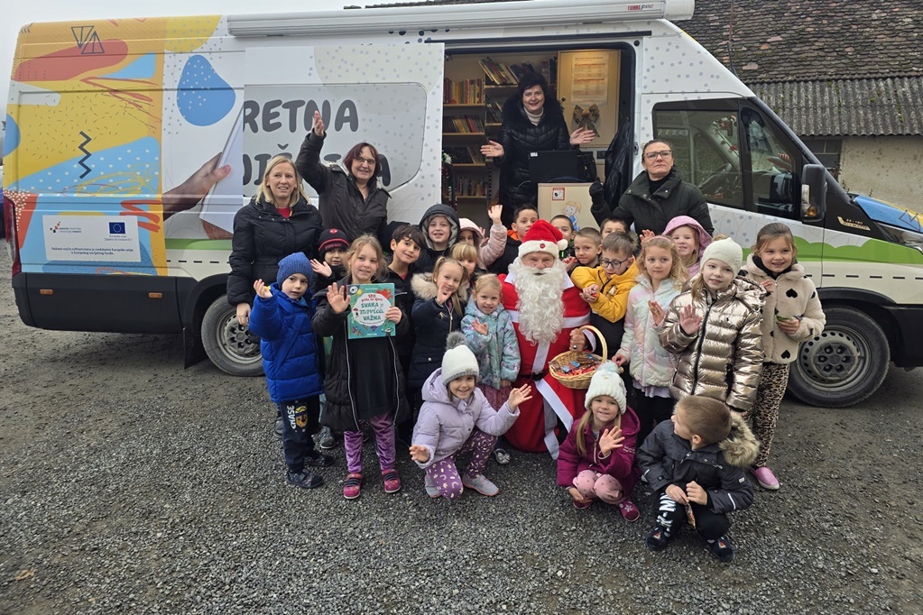 Božićni bibliobus i Djed Mraz