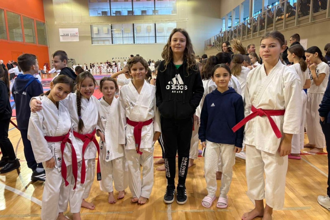Članovi i članice Karate kluba Akademija