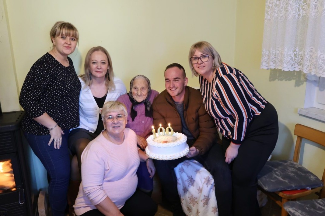 Slavljenica Katica Tkalec i čestitari