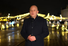 VIDEO Božićna čestitka koprivničkog gradonačelnika Mišela Jakšića Koprivnički gradonačelnik Mišel Jakšić